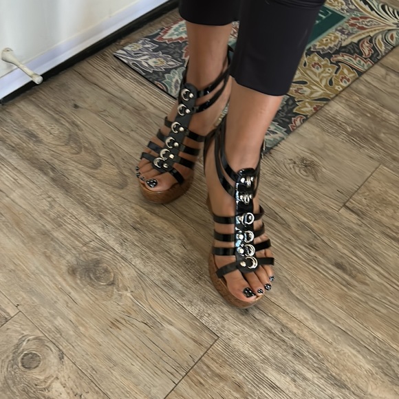Steve Madden Black patent strapped wedge heels with cork wedges. Size 9 - Picture 5 of 12